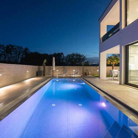 Luxury Villa Weiss - Malinska - Heated Pool - Central Floor Heating In Winter Exteriér fotografie