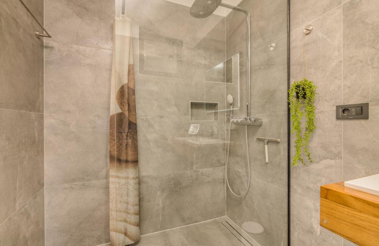 Luxury Villa Weiss - Malinska - Heated Pool - Central Floor Heating In Winter Exteriér fotografie