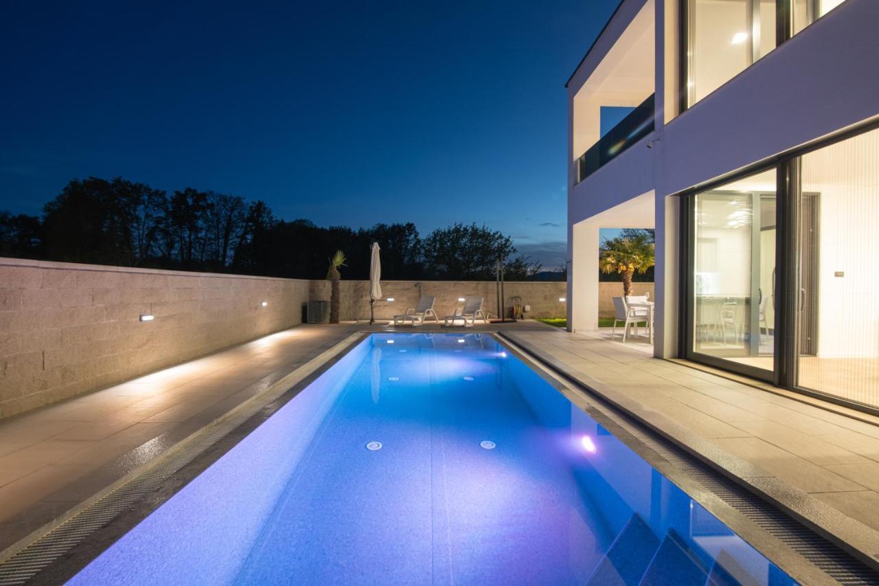Luxury Villa Weiss - Malinska - Heated Pool - Central Floor Heating In Winter Exteriér fotografie