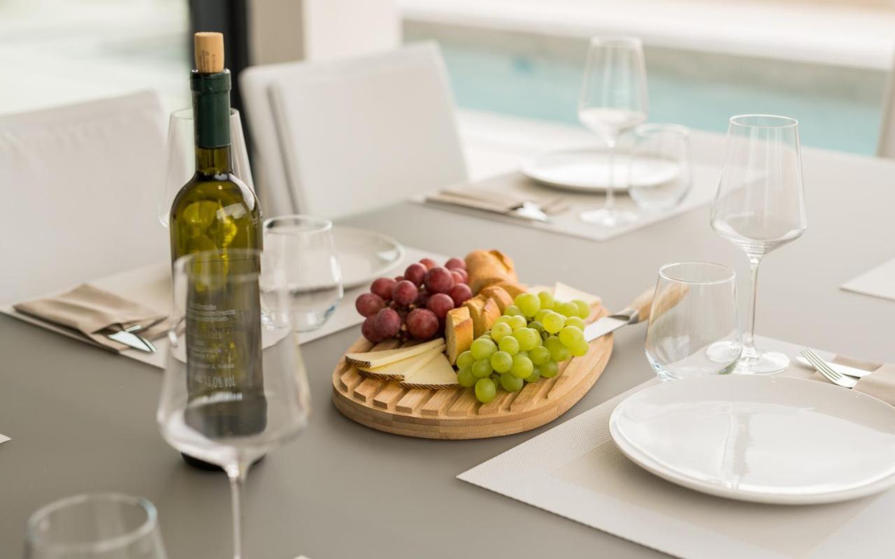Luxury Villa Weiss - Malinska - Heated Pool - Central Floor Heating In Winter Exteriér fotografie