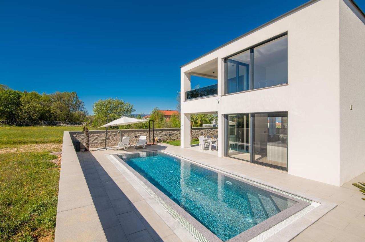 Luxury Villa Weiss - Malinska - Heated Pool - Central Floor Heating In Winter Exteriér fotografie