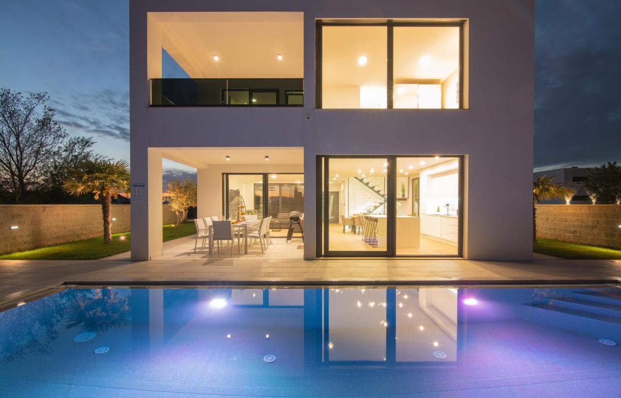 Luxury Villa Weiss - Malinska - Heated Pool - Central Floor Heating In Winter Exteriér fotografie