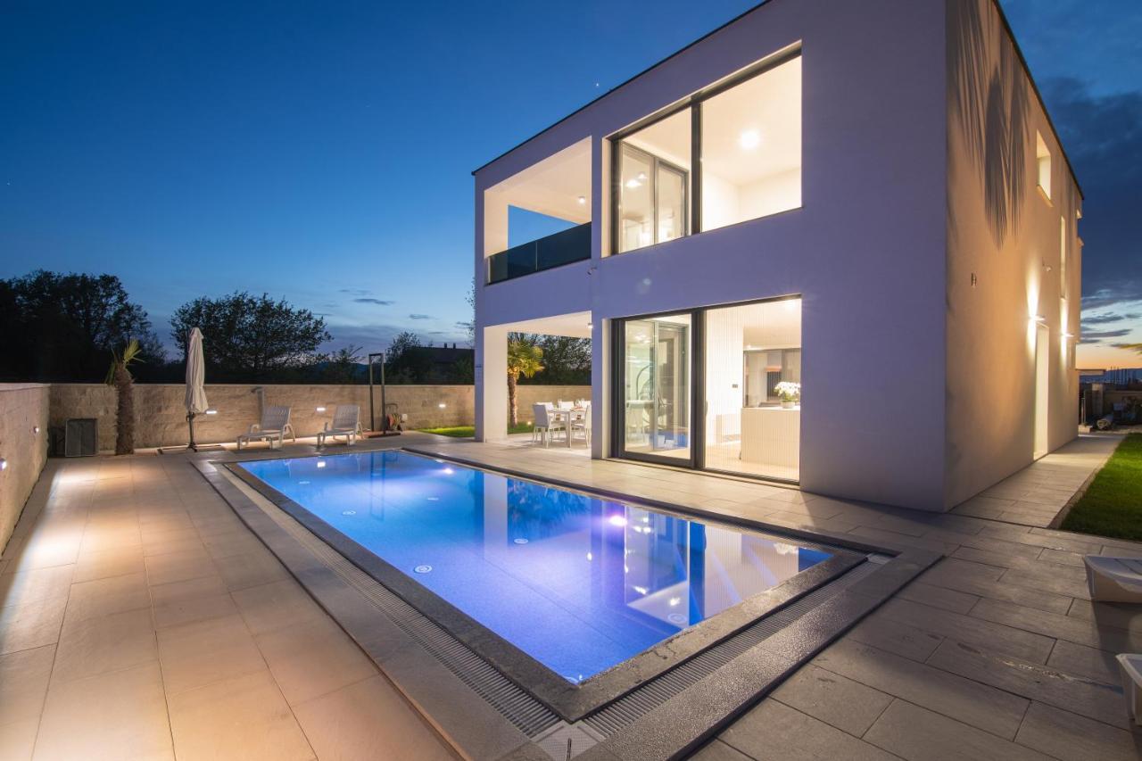 Luxury Villa Weiss - Malinska - Heated Pool - Central Floor Heating In Winter Exteriér fotografie