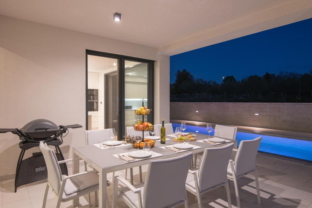 Luxury Villa Weiss - Malinska - Heated Pool - Central Floor Heating In Winter Exteriér fotografie