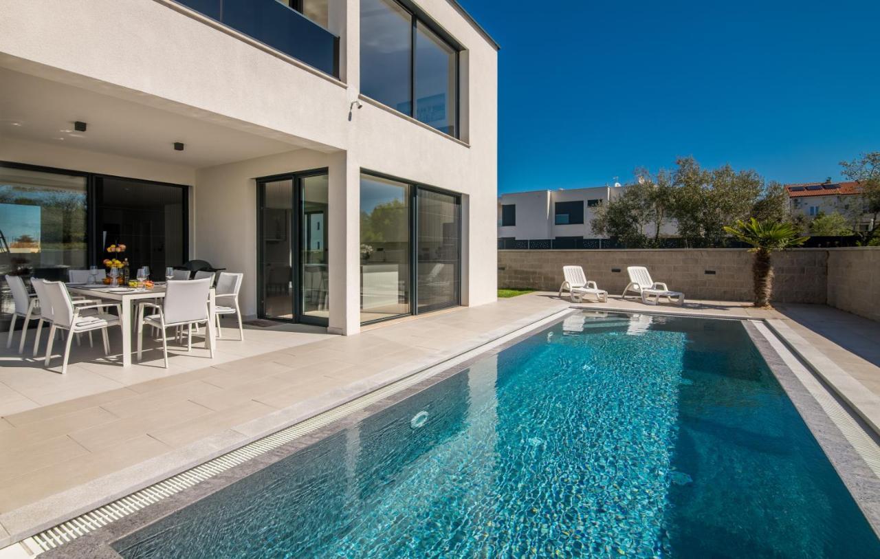Luxury Villa Weiss - Malinska - Heated Pool - Central Floor Heating In Winter Exteriér fotografie