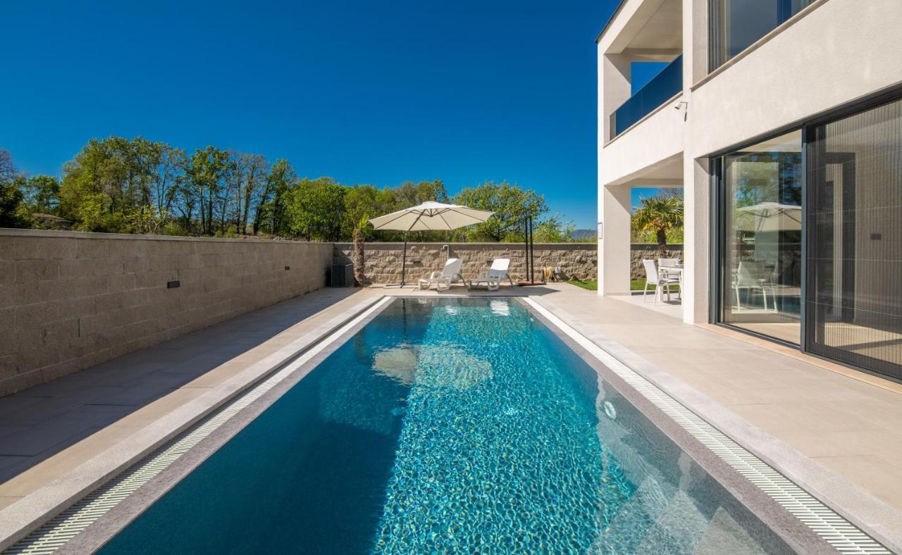 Luxury Villa Weiss - Malinska - Heated Pool - Central Floor Heating In Winter Exteriér fotografie