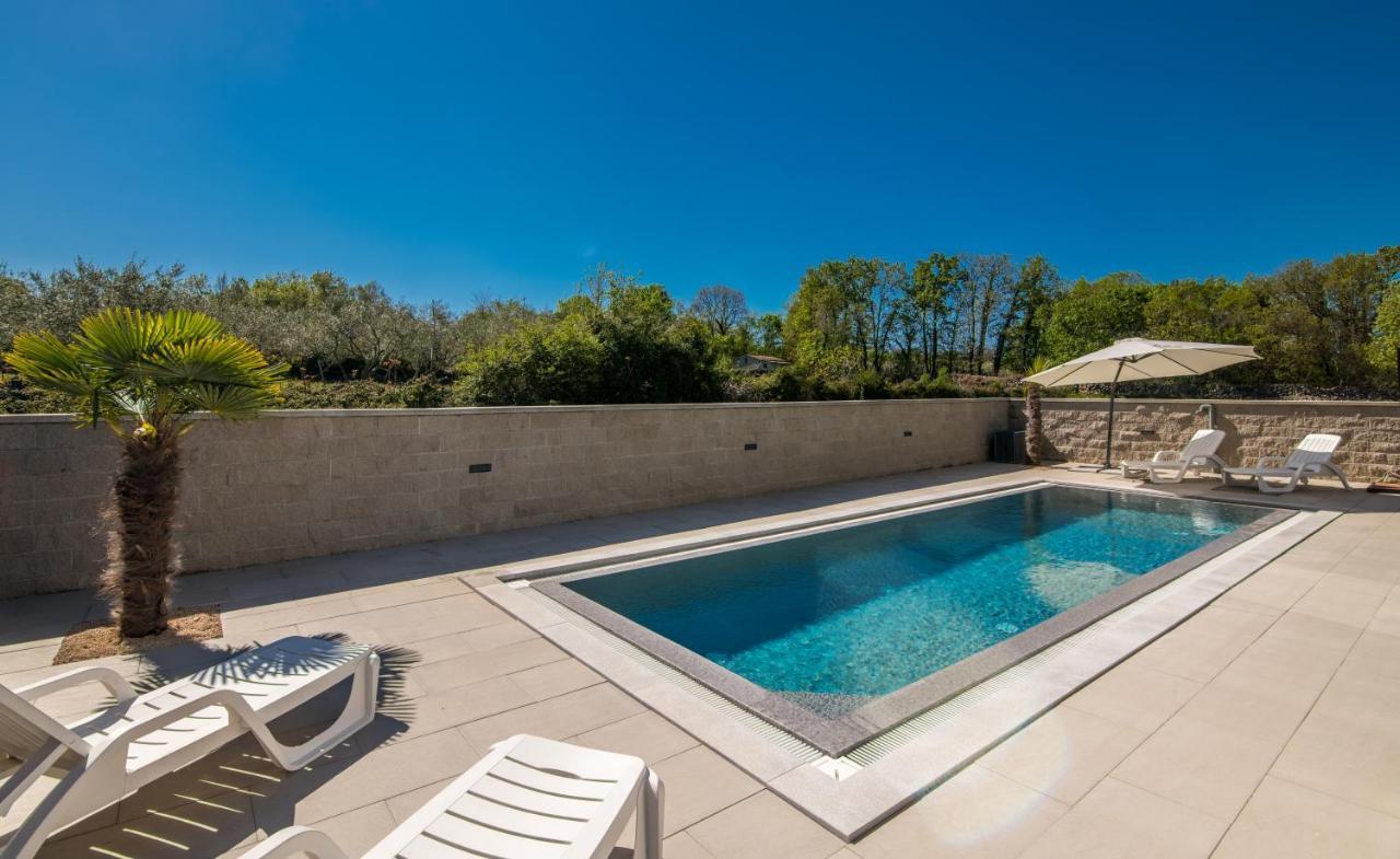 Luxury Villa Weiss - Malinska - Heated Pool - Central Floor Heating In Winter Exteriér fotografie