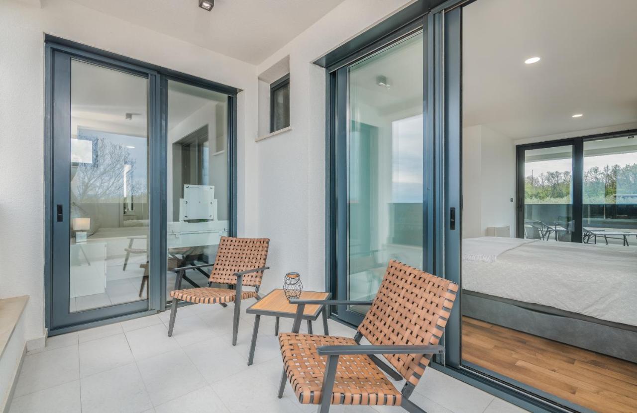 Luxury Villa Weiss - Malinska - Heated Pool - Central Floor Heating In Winter Exteriér fotografie